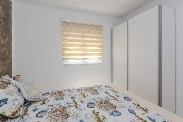 Beachfront Apartment in Vir for 4–6 Guests