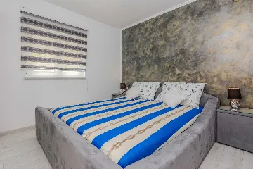 Beachfront Apartment in Vir for 4–6 Guests