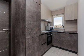 2-Bedroom Apartment with Balcony in Vir