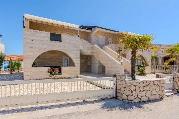 2-Bedroom Apartment with Balcony in Vir