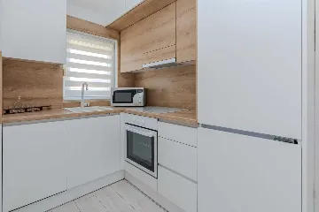 Sea-View Apartment in Vir for 4–6 Guests