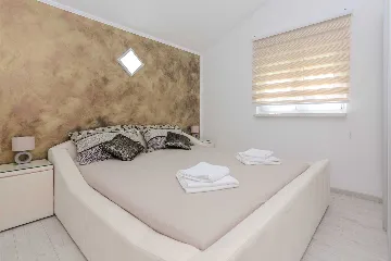 Sea-View Apartment in Vir for 4–6 Guests