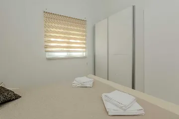 Sea-View Apartment in Vir for 4–6 Guests