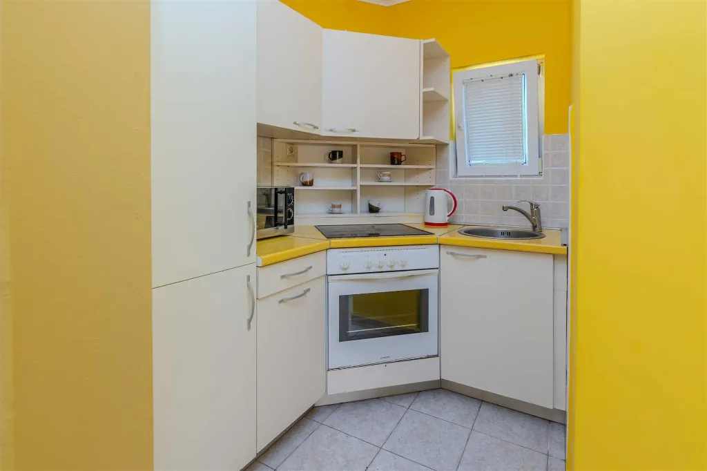 Vir Ground-Floor Apartment for 2-4 Guests