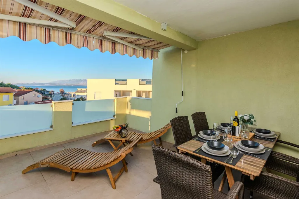 2-Bedroom Apartment in Vir for 4–6 Guests