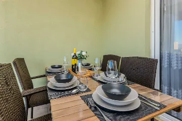 2-Bedroom Apartment in Vir for 4–6 Guests