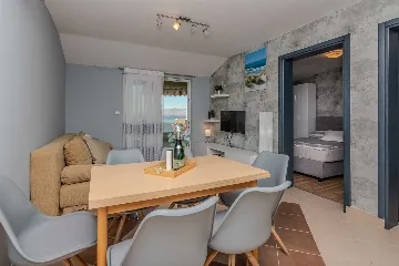 2-Bedroom Apartment in Vir for 4–6 Guests