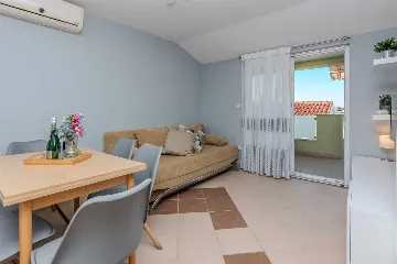 2-Bedroom Apartment in Vir for 4–6 Guests