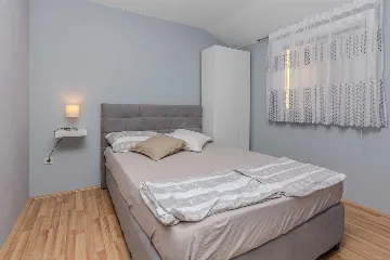 2-Bedroom Apartment in Vir for 4–6 Guests