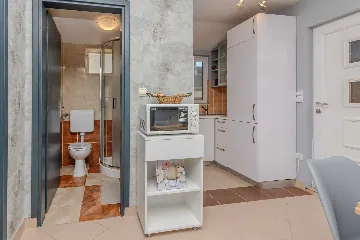 2-Bedroom Apartment in Vir for 4–6 Guests