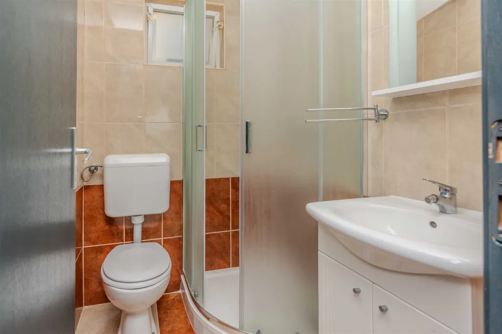 2-Bedroom Apartment in Vir for 4–6 Guests