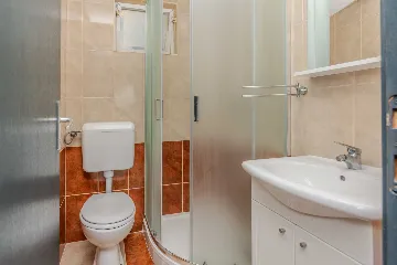 2-Bedroom Apartment in Vir for 4–6 Guests