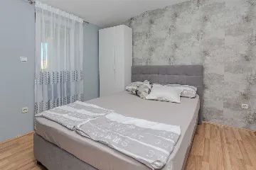 2-Bedroom Apartment in Vir for 4–6 Guests