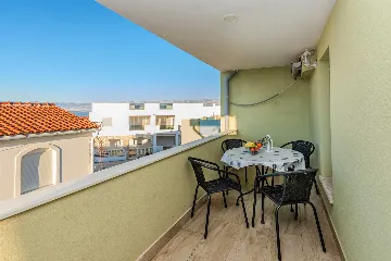 Apartment in Vir for 2–4 Guests with Terrace