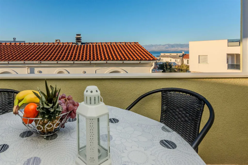Apartment in Vir for 2–4 Guests with Terrace