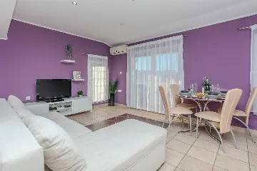 Apartment in Vir for 2–4 Guests with Terrace