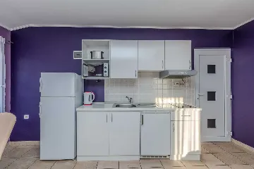 Apartment in Vir for 2–4 Guests with Terrace