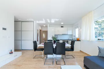 Vir 2-Bedroom Apartment for 4, Near Beach