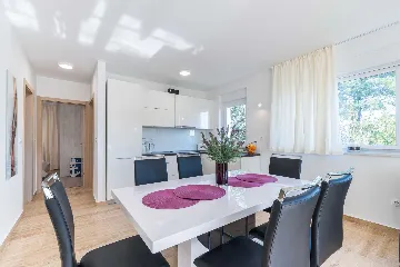 Vir 2-Bedroom Apartment for 4, Near Beach