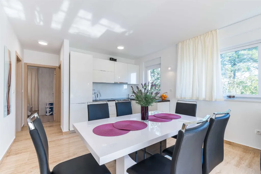 Vir 2-Bedroom Apartment for 4, Near Beach
