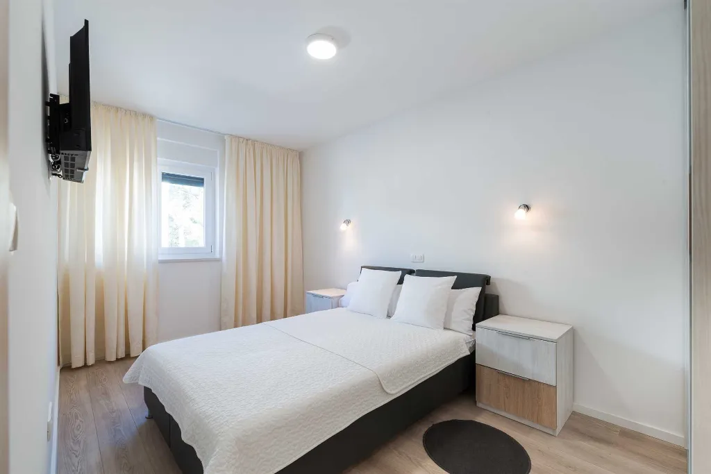 Vir 2-Bedroom Apartment for 4, Near Beach