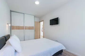 Vir 2-Bedroom Apartment for 4, Near Beach