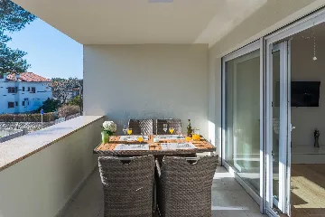 Vir 2-Bedroom Apartment for 4, Near Beach