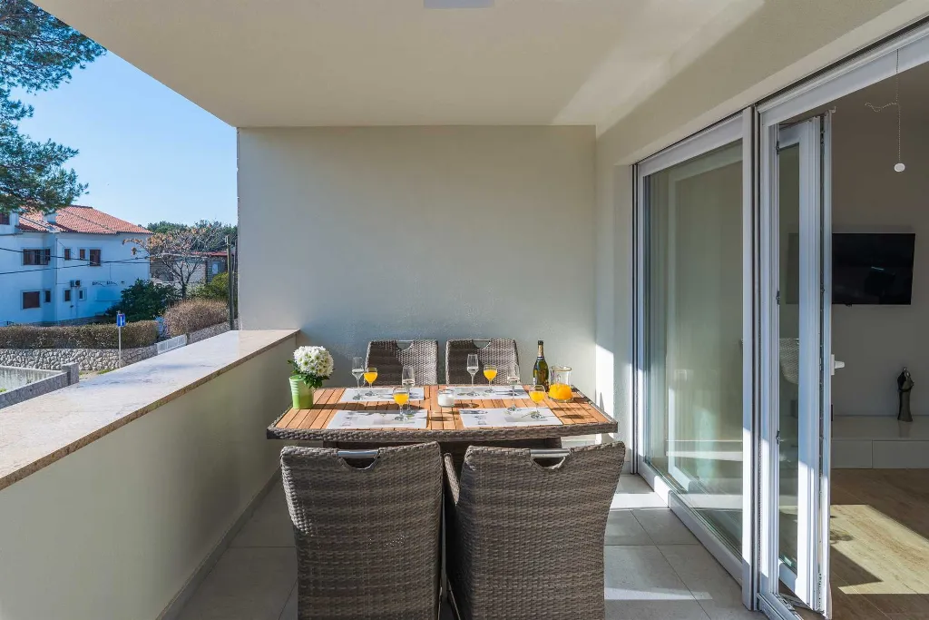Vir 2-Bedroom Apartment for 4, Near Beach