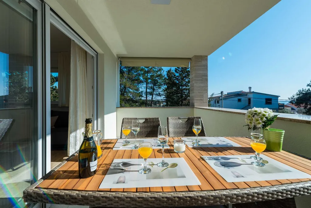 Vir 2-Bedroom Apartment for 4, Near Beach