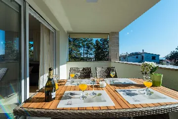 Vir 2-Bedroom Apartment for 4, Near Beach