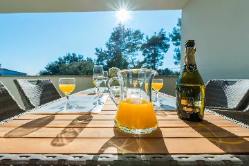 Vir 2-Bedroom Apartment for 4, Near Beach