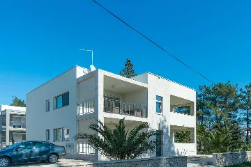 Vir 2-Bedroom Apartment for 4, Near Beach