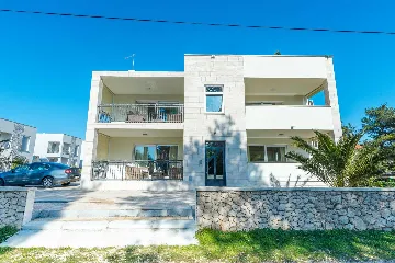 Vir 2-Bedroom Apartment for 4, Near Beach