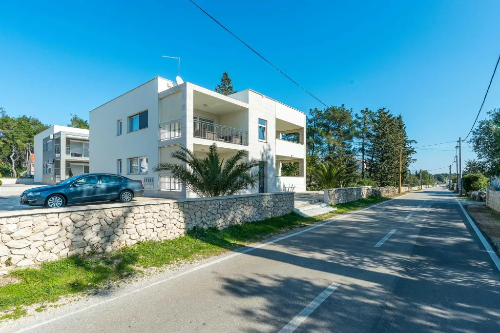 Vir 2-Bedroom Apartment for 4, Near Beach
