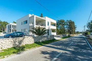 Vir 2-Bedroom Apartment for 4, Near Beach