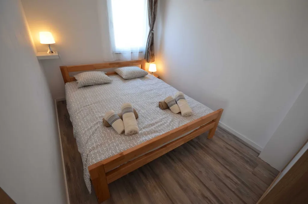 Apartment with Sea View in Vir for 2-4 Guests
