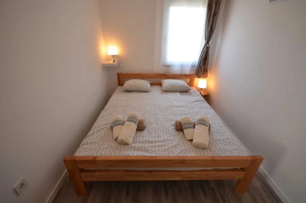 Apartment with Sea View in Vir for 2-4 Guests