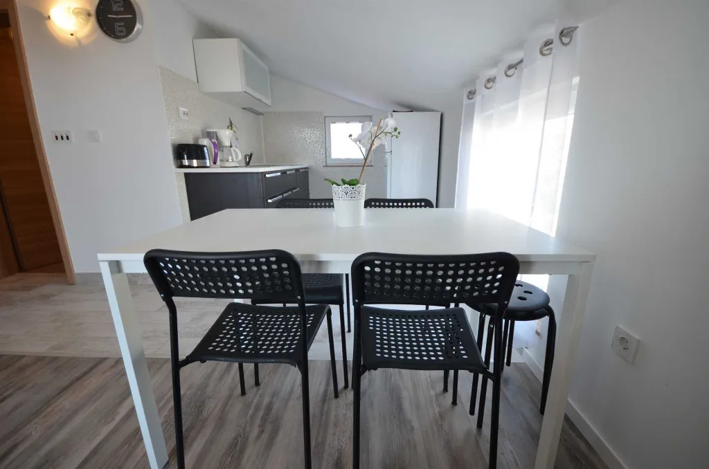 Apartment with Sea View in Vir for 2-4 Guests