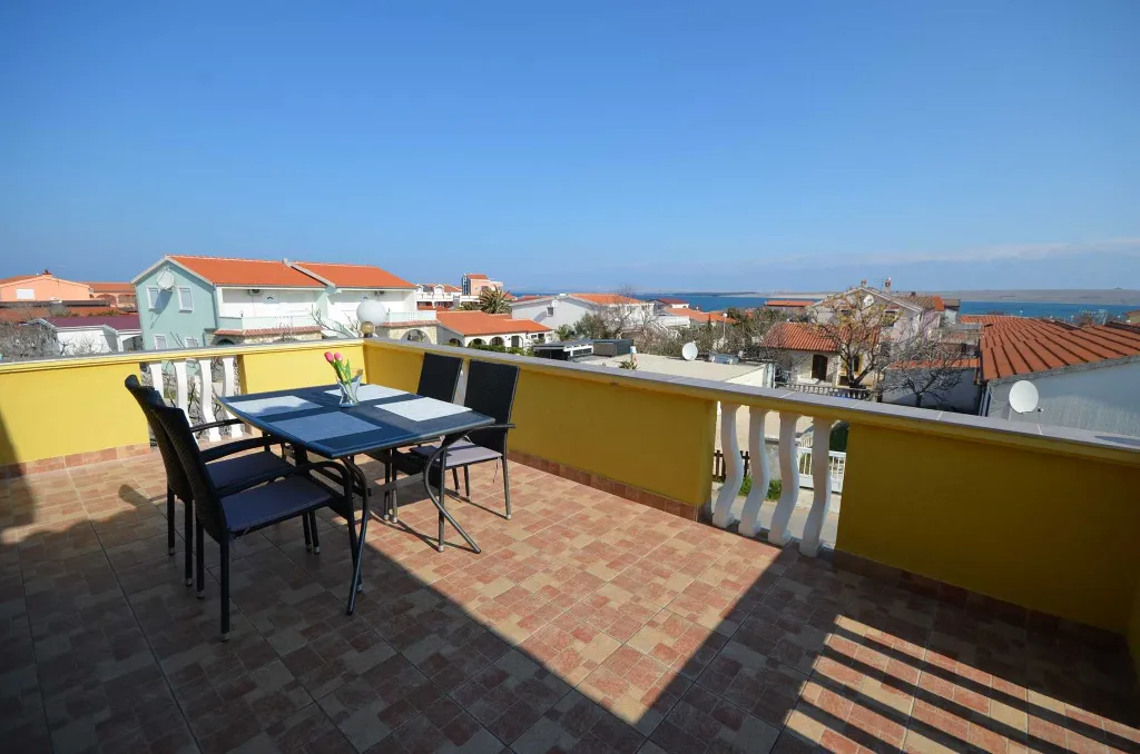 Apartment with Sea View in Vir for 2-4 Guests