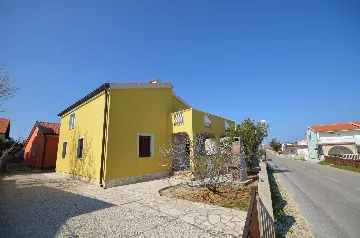 Apartment with Sea View in Vir for 2-4 Guests