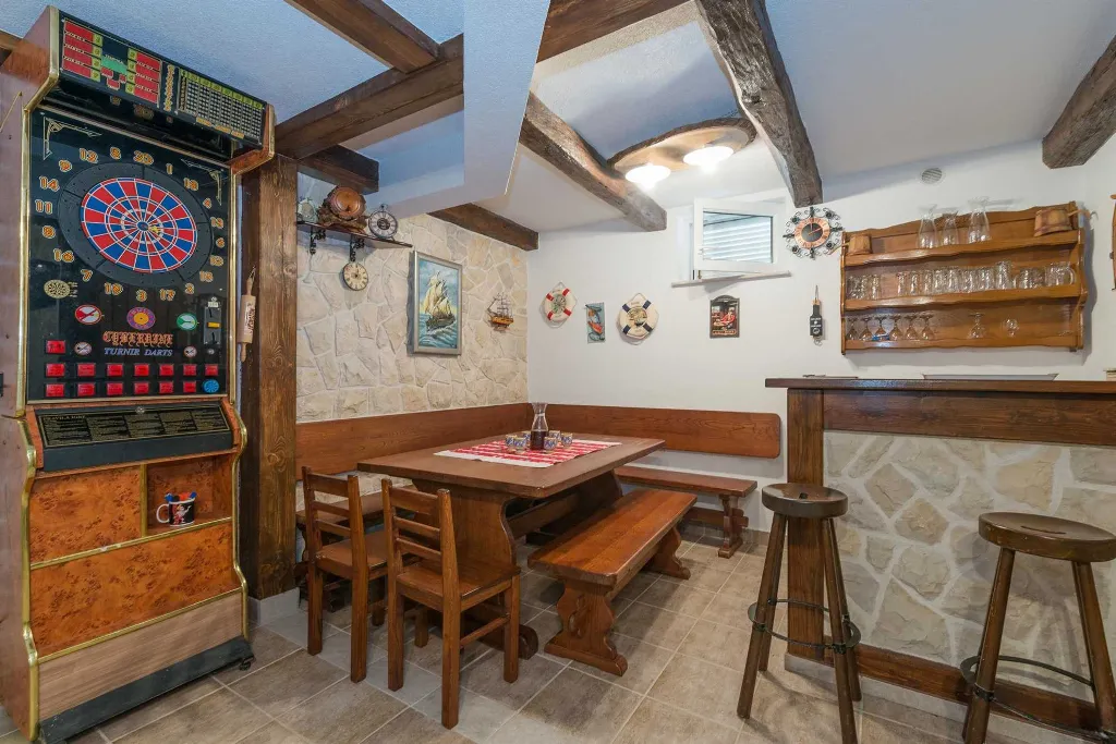 Vir Apartment for 2–4 Guests with Terrace
