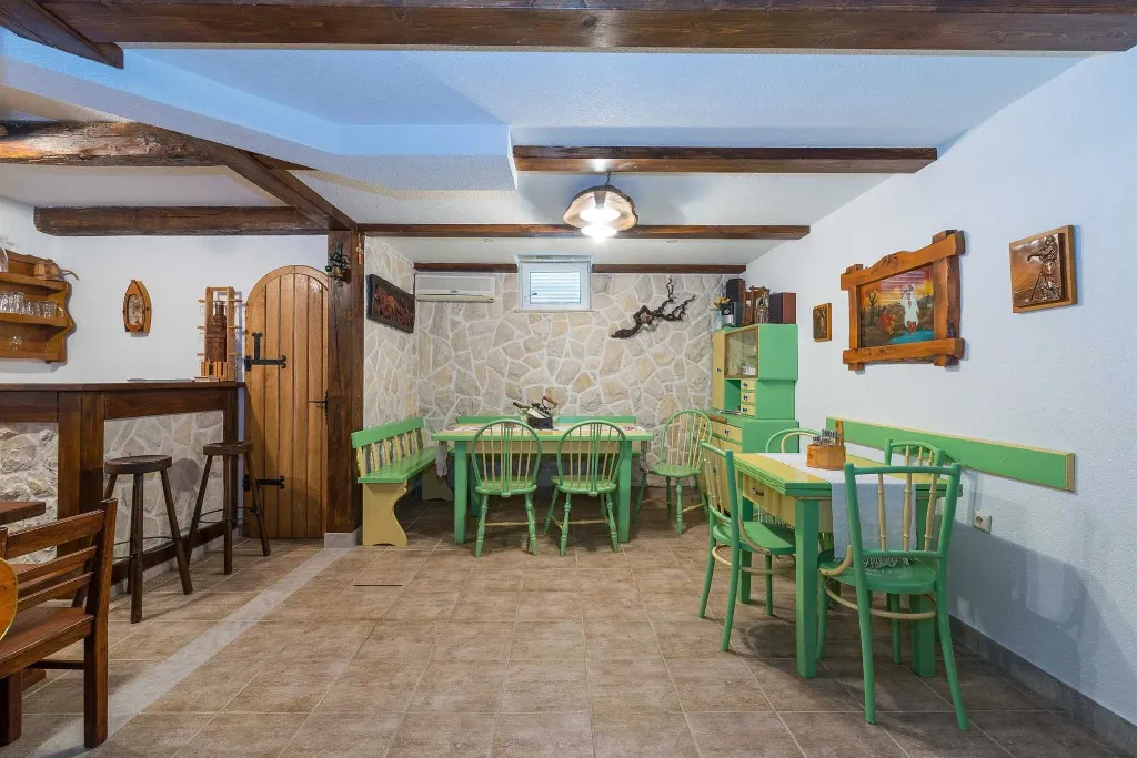 Vir Apartment for 2–4 Guests with Terrace