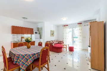 Vir Apartment for 3–5 with Partial Sea View