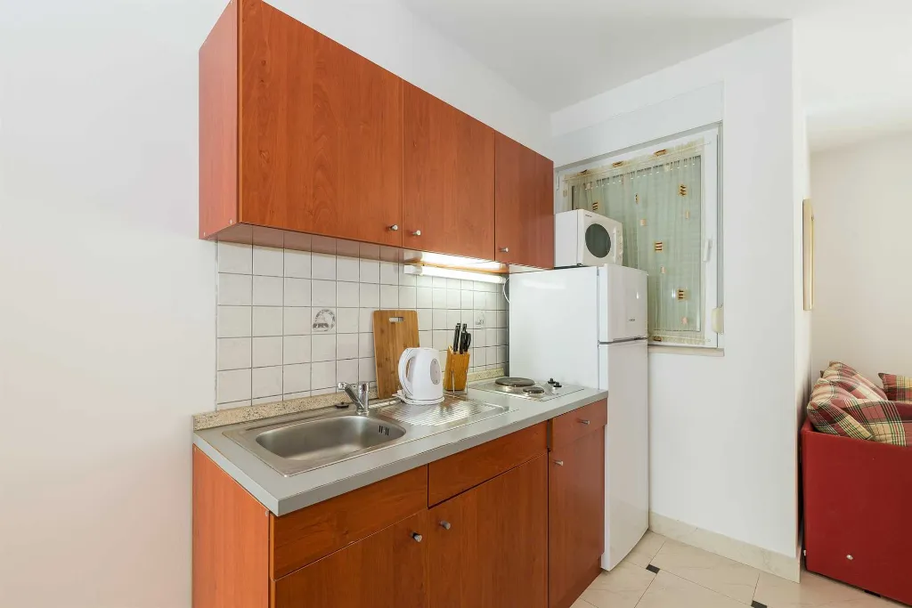 Vir Apartment for 3–5 with Partial Sea View