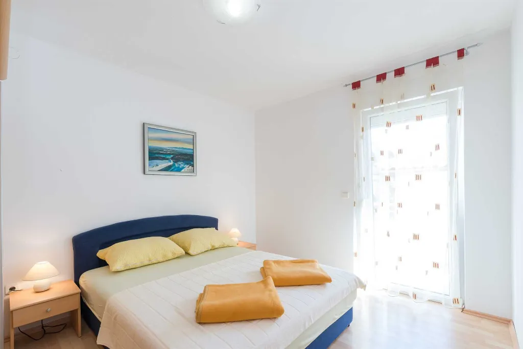 Vir Apartment for 3–5 with Partial Sea View