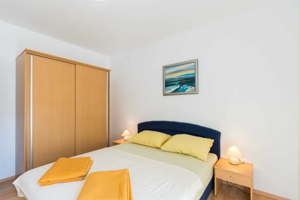 Vir Apartment for 3–5 with Partial Sea View