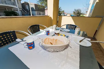 Vir Apartment for 3–5 with Partial Sea View