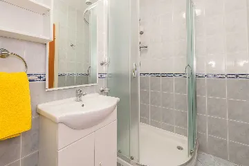 Vir Apartment for 3–5 with Partial Sea View