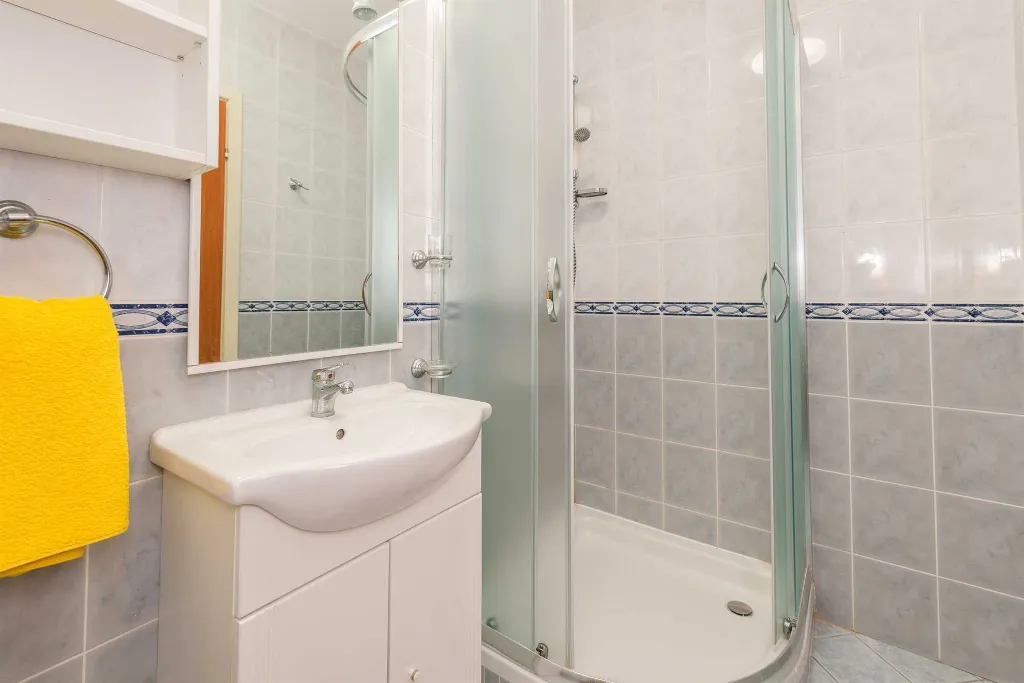 Vir Apartment for 3–5 with Partial Sea View