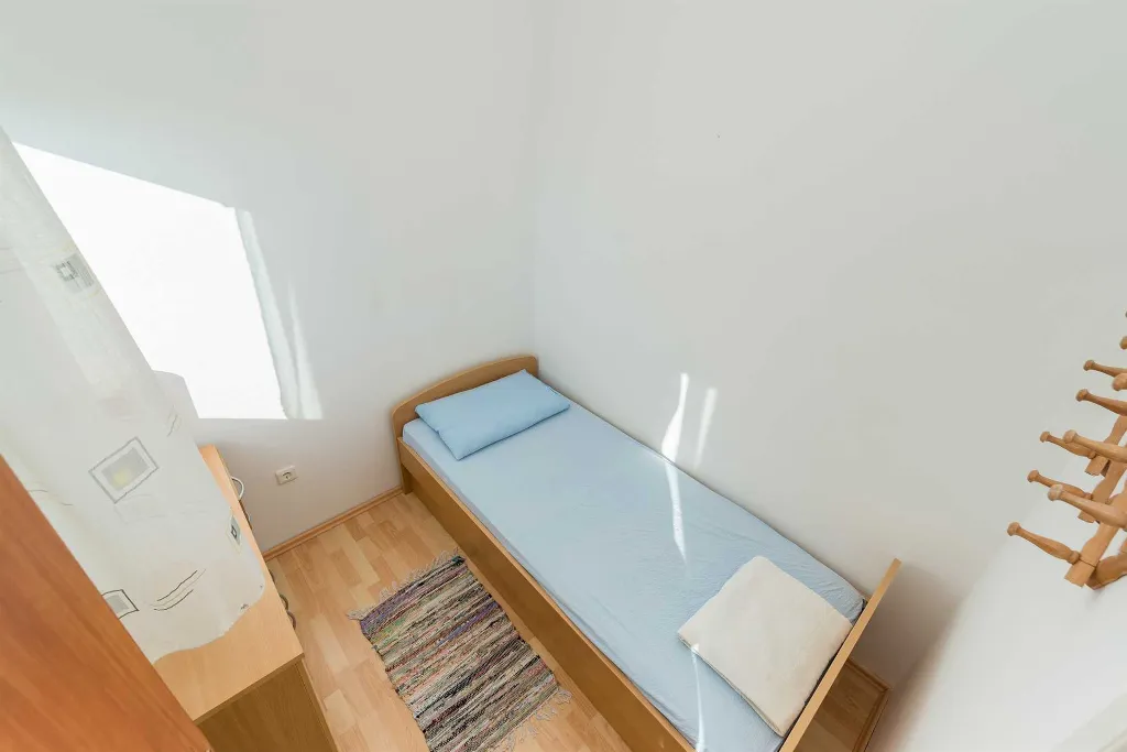 Vir Apartment for 3–5 with Partial Sea View
